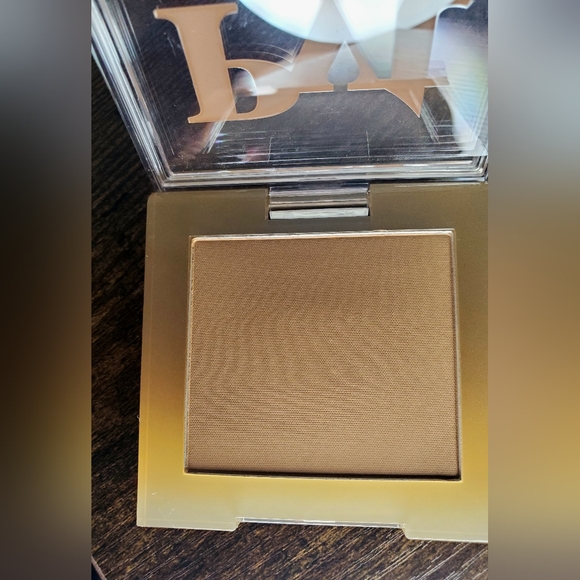 5/75$ PYT BEAUTY - Set Me Up Setting Powder in Caramel - Picture 7 of 12